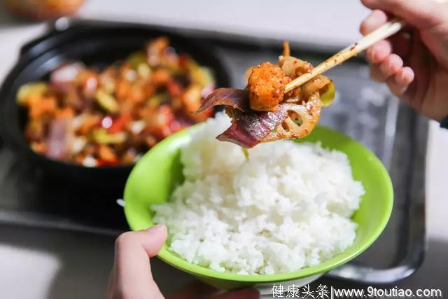 别人家的学校食堂："影视民工"每天吃什么