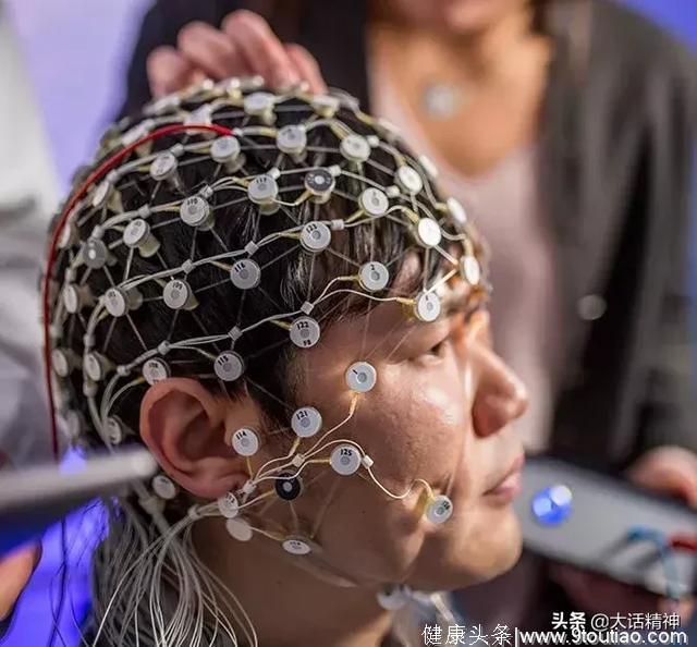 新形式的脑刺激改善抑郁症状——经颅直流电刺激的更新版来了