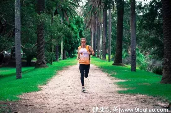 为了抑郁症患者，他23岁辞职跑步，30周跑完30个马拉松