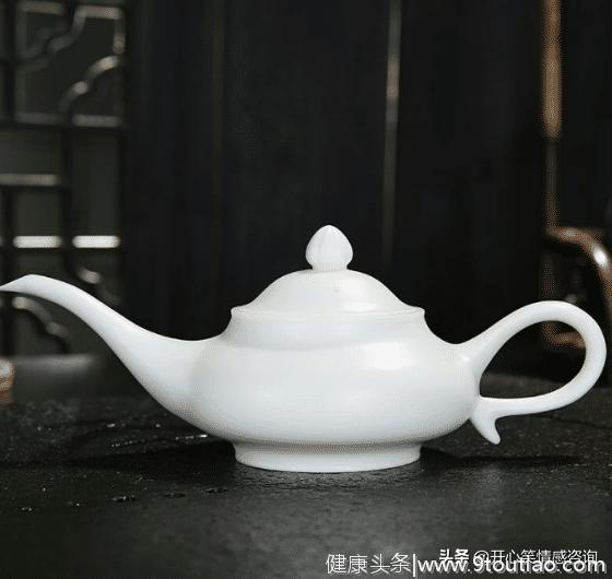 心理测试：4个茶壶，哪个茶壶有水？秒测你今年会遇到什么好事？