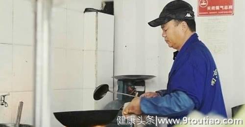 “最霸道”餐馆，每人25元，吃什么看老板心情，老板做啥你吃啥