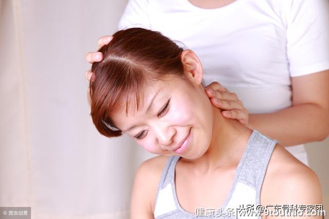天气变热了是颈椎病的高发的原因？经常脖子酸痛的人群要注意了
