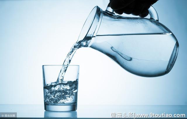 喝水这件小事，对高血压患者却很重要！记住这5点，让你安全补水