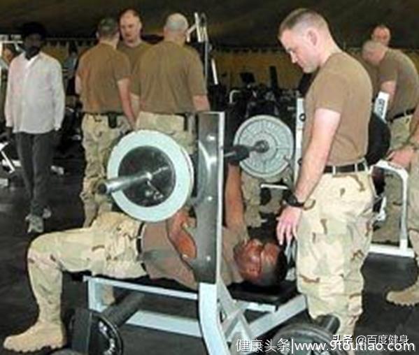 国内军人的精瘦肌肉与欧美军人的厚实肌肉 两者实力差距有多大？