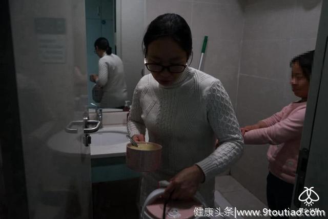 白血病下破碎的家庭：儿子生病54天后，她逼着丈夫和自己离婚