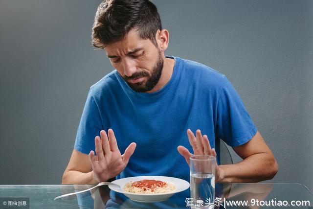 胃癌约一半发生在中国？少碰4种食物 常吃4种食物 堤防4个变化