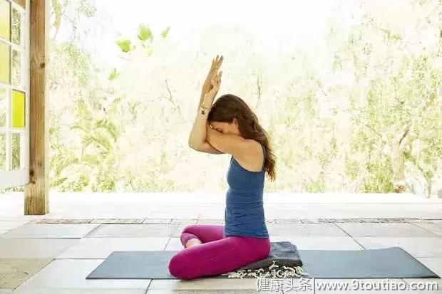 10个瑜伽动作每天练，预防颈椎病！