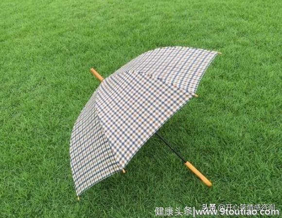 心理测试：4把雨伞，你会买哪把？秒测谁会帮你遮挡风雨