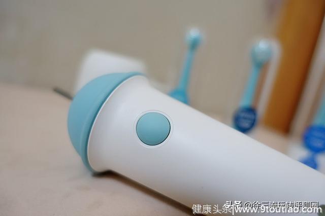 这款儿童电动牙刷的卖点就是专业分段护理，让宝宝有一口好牙