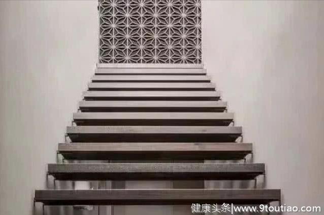 心理学测试：第一眼你会走哪条楼梯？测你天生属于什么命运？