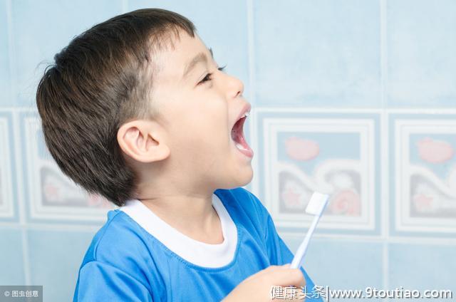 孩子3岁牙齿发黑，别以为是蛀牙引起的！这种方法解决妈妈的烦恼