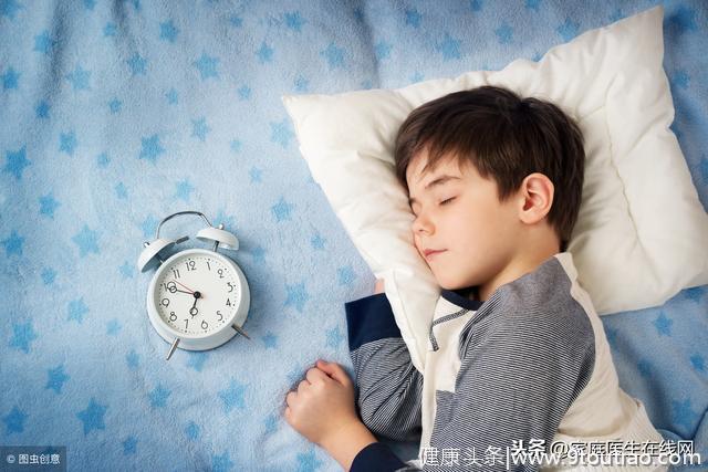 小儿睡觉呼吸声重，是生病了吗？不排除是这5个原因