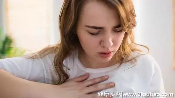 女孩确诊乳腺癌，只因一样东西，医生惋惜：很多女孩都在这么做！