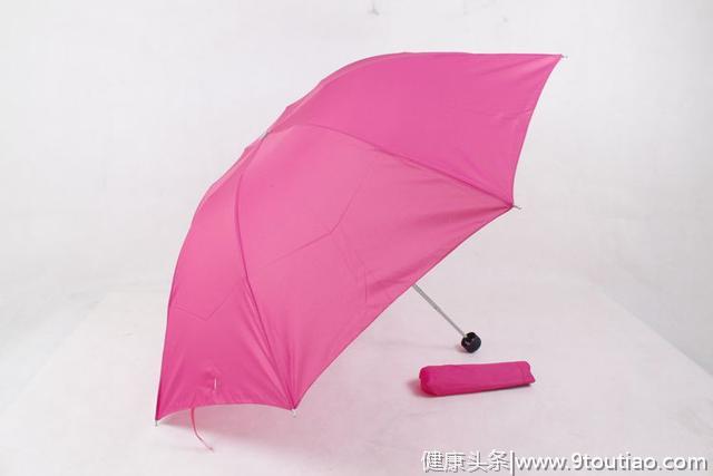 心理测试：下雨了，你会拿哪一把伞？测2019年什么颜色最旺你!
