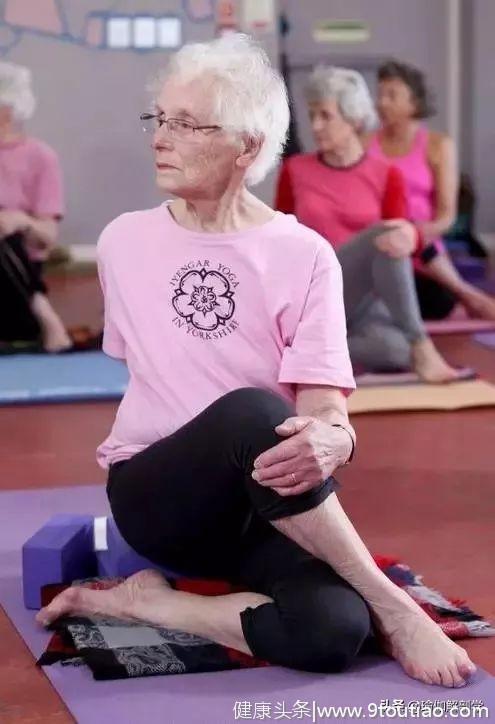 67岁开始练瑜伽，100岁成为最美的瑜伽女神！