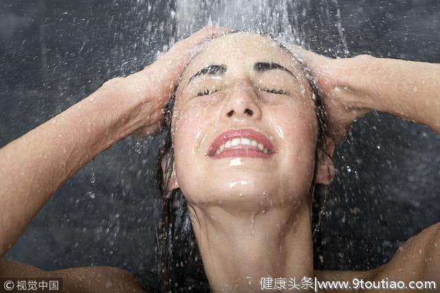 洗头时，一把一把的掉发！女生脱发严重，拿什么挽救你的秀发？