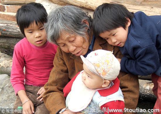 有一半中国老人，生活在抑郁之中