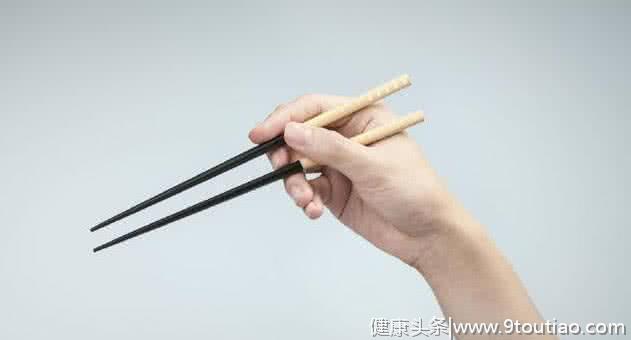 心理测试：吃饭时拿筷子姿势，测你何时结婚，超准！