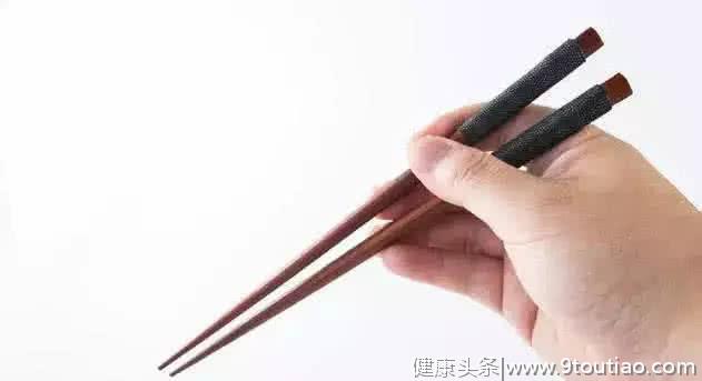 心理测试：吃饭时拿筷子姿势，测你何时结婚，超准！