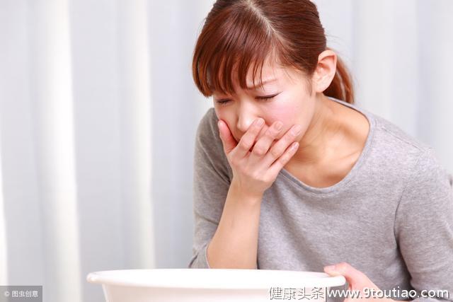 28岁女子腹胀入院，竟被确诊胃癌晚期，医生：4个症状早该就医