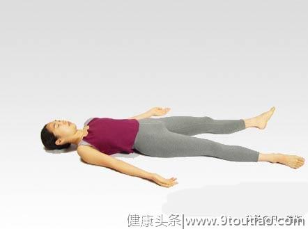 练瑜伽时膝盖疼？试试这8个动作，力量加拉伸，美腿护膝两不误