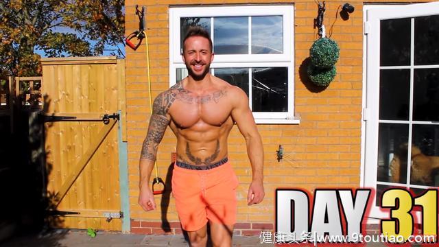 肌肉男挑战31天只吃快餐，却有了6块腹肌，直言吃快餐一样减肥