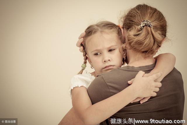 父母4种行为，会让孩子变得胆小、自卑、懦弱！