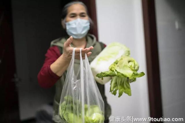 床上躺着得了白血病的幼童，嘴里却喊着赌徒爸爸，我想你