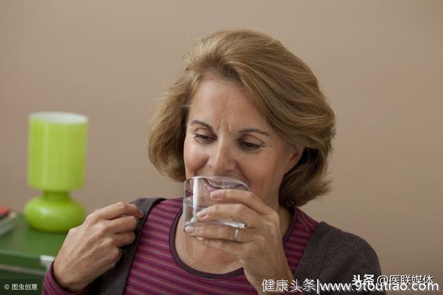 患上高血压后，喝水时注意这5点，对降血压也能有帮助