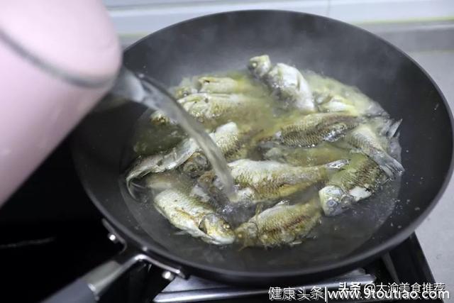 鲫鱼豆腐汤：可以提高抵抗力的春季养生汤，老少皆宜