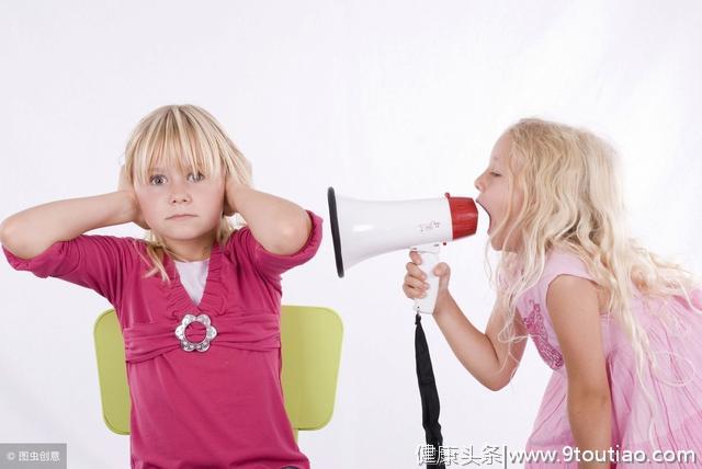 孩子被打怎么办？父母做到这2点，孩子不再孤僻自卑！