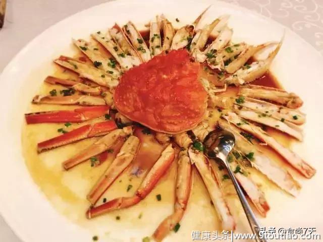 一群90后来到一家“够传统”的艺术餐厅，却对一壶养生汤着了迷