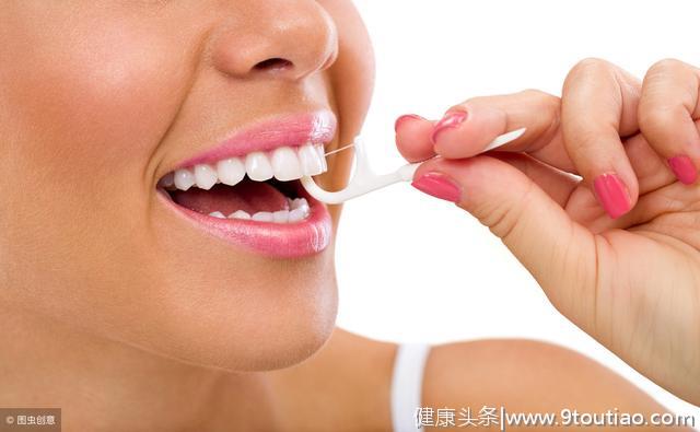 牙龈为啥会出血？牙医推荐这3种方法，简单好用