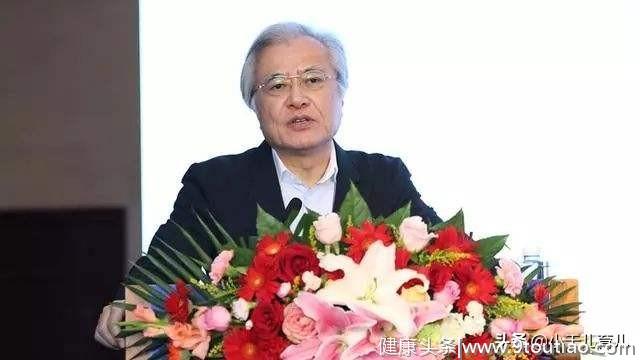 清华教授直言：被孩子“控制”的父母，是家庭教育中最失败的父母