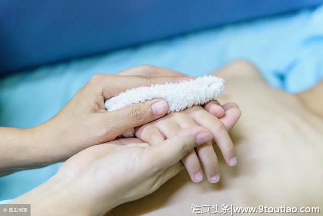 春夏交接，病毒汹汹来袭，孩子感冒发烧怎么办？