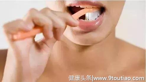 这种刷牙方式 = “自残”...正确刷牙你会么？