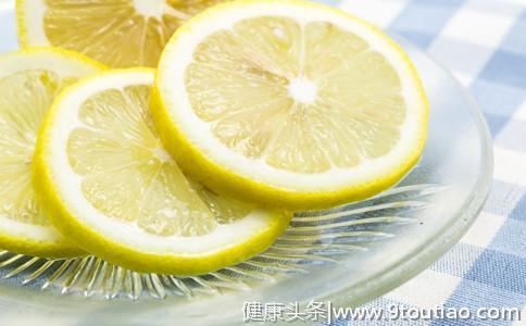 喝柠檬水到底能不能美白、减肥？不管好坏，泡柠檬时最好都别加它