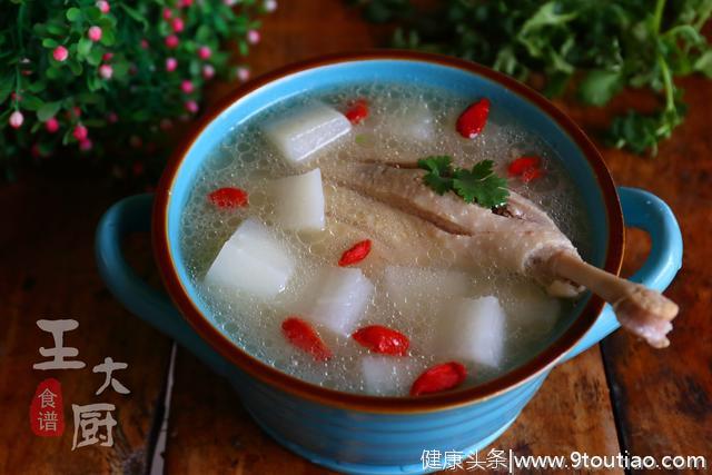 养生萝卜鸭腿汤，清热去燥，健脾开胃，休假时做给家人喝的营养汤