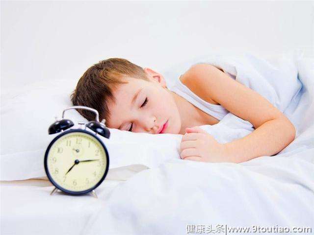 闹钟响半天还在懒床，造成孩子“拖延症”的真正原因，你了解吗？