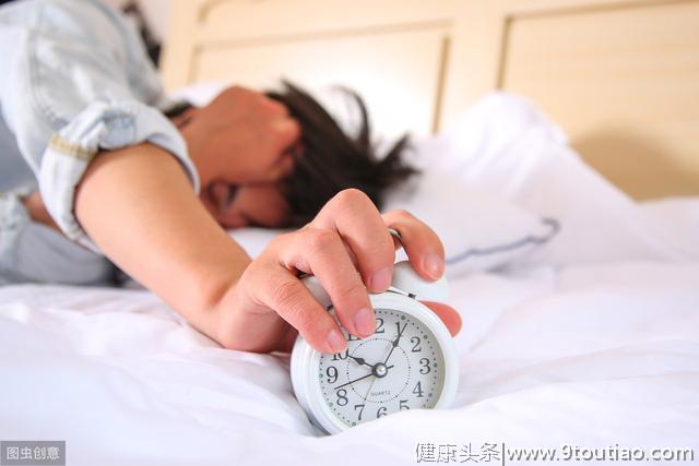 经常失眠睡不着，怎么办？3个方法缓解失眠，让你上床就呼呼睡！