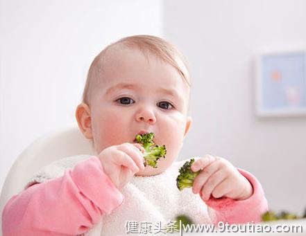 宝宝9个月，多吃这2种"磨牙食物"，牙齿漂亮又坚固