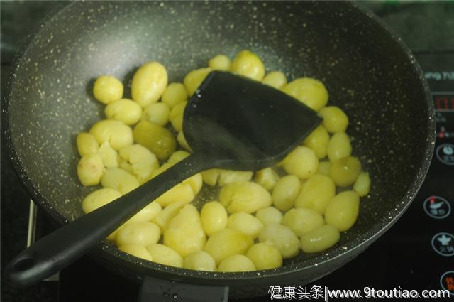 5月的土豆最新鲜，这样做，孩子一天吃三顿都不会腻！
