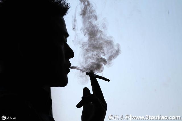 28岁男子口臭吓跑数十个相亲对象，牙医提醒：口臭可能是肠胃问题