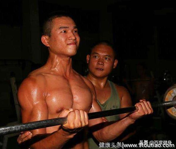 士兵练的肌肉是活肉，健身者练的肌肉是死肉，真的是这样吗？