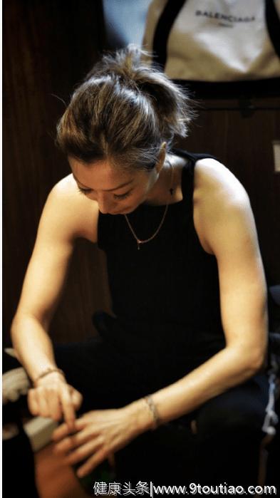 47岁郑秀文积极健身备战演唱会，看到她的身材网友直呼好羡慕！