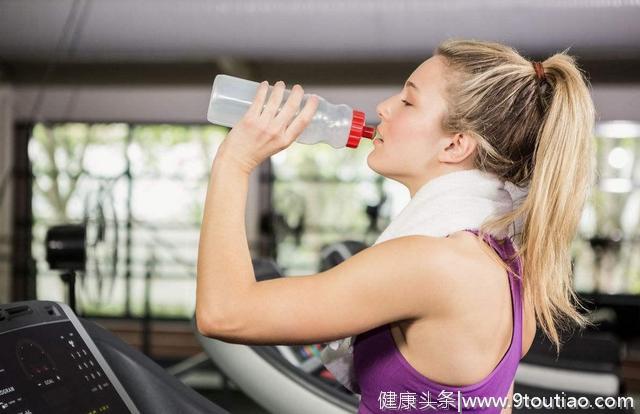 锻炼时可以喝水吗？可以喝水，并且最好的补水方法是少量多次！