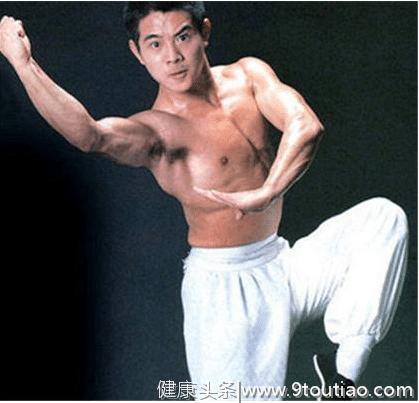 李小龙的肌肉、吴京的肌肉、李连杰的肌肉，都输给蔡徐坤的肌肉