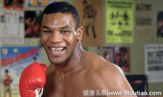 中国最能打拳王，长相不像中国人，皮肤比黑人还黑，肌肉很强壮