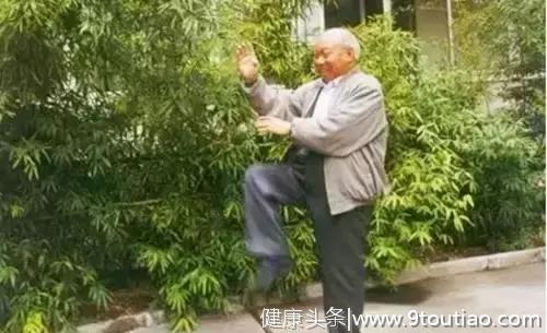 看手机眼睛花？从医70年老中医教你一招恢复视力！