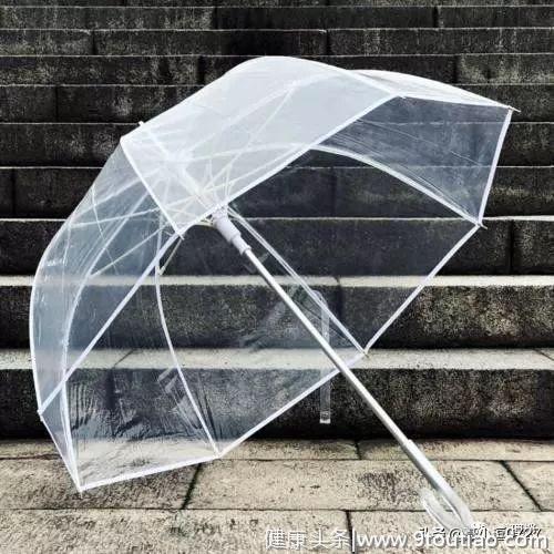 心理测试，假如突然下雨，你会买哪把伞？测你是谁忘不了的人？